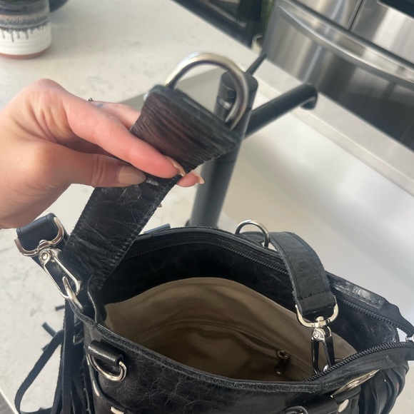 Pure Dixie multiple usage bag! This has many different ways to use this bag! - Picture 4 of 8